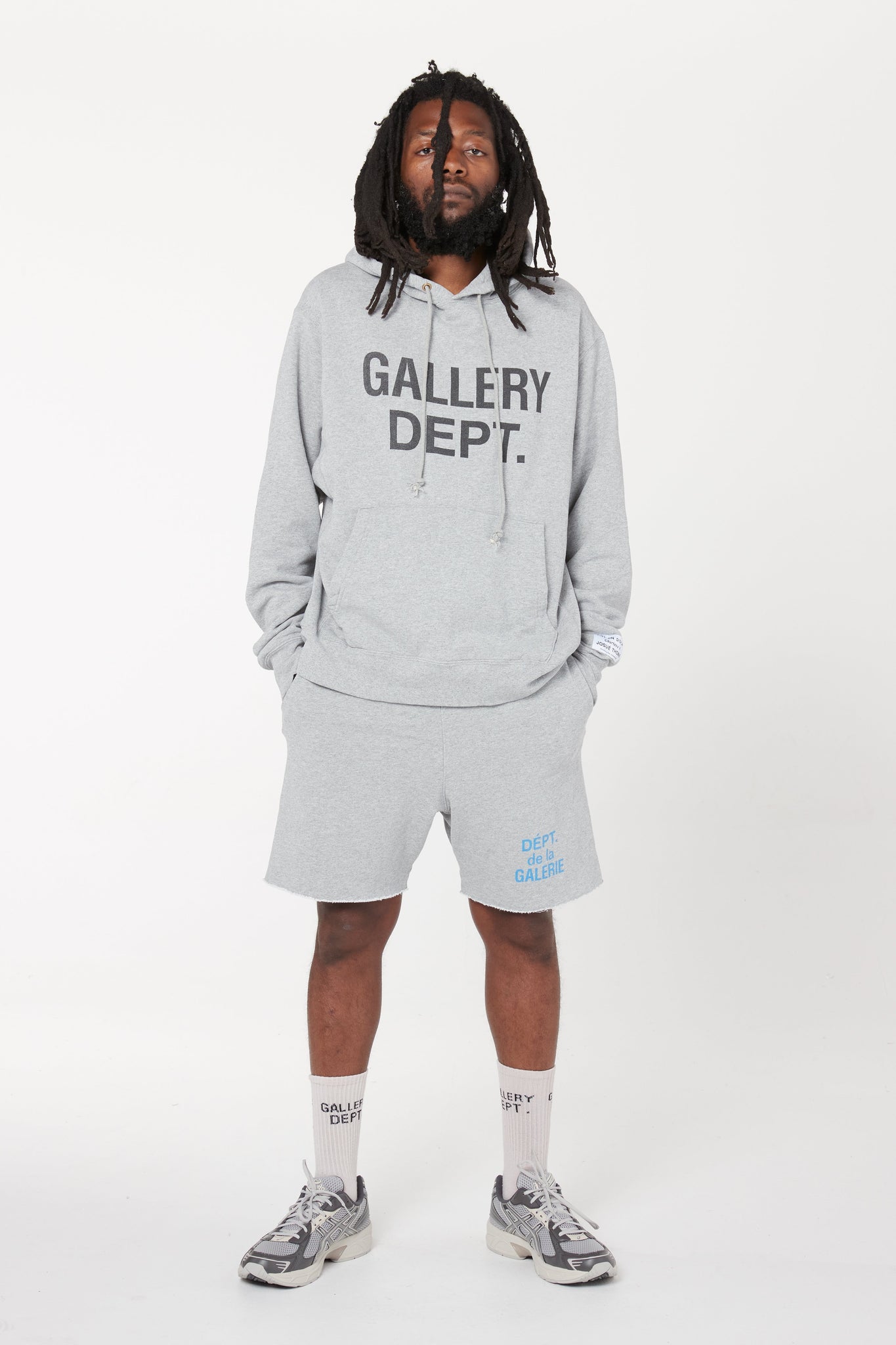 CENTER LOGO HOODIE